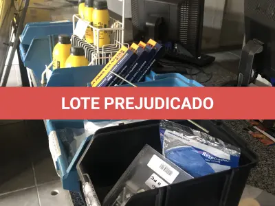 LOTE 049 - Lote com convertedor de ferrugem, massa para calafetar, parafusos, mascara de repirar, serra para ferro, gancho com bucha 
