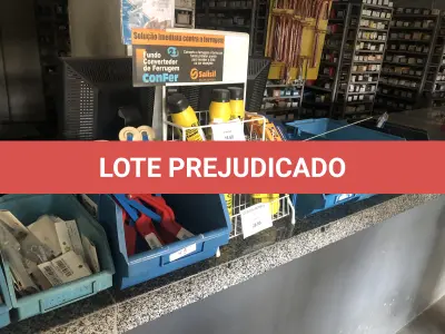 LOTE 049 - Lote com convertedor de ferrugem, massa para calafetar, parafusos, mascara de repirar, serra para ferro, gancho com bucha 