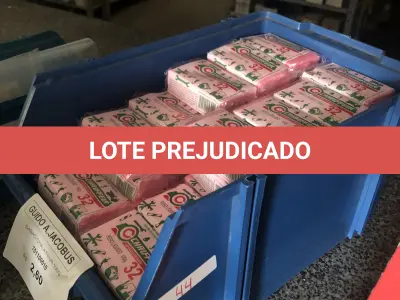 LOTE 044 - Lote com sabão Chauffeur, bastao de cola quente, massa de calafetar