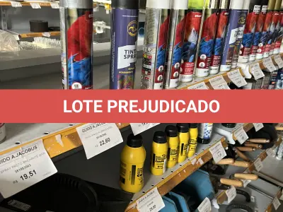 LOTE 032 - Lote de tinta spray, convertedor de ferrugem, espatulas, colheres de pedreiro, aguarrás, pasta abrasiva, cola PU, 