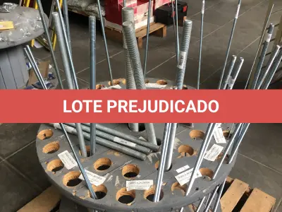 LOTE 013 - lote com  parafusos longos com rosca sem fim diversos tamanhos