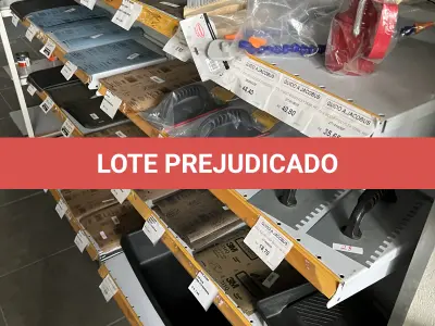 LOTE 028 - Lote com lixas diversos grãos, espatula, bacia para rolo de tinta, escova de aço 