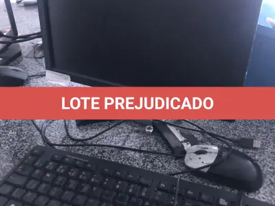 LOTE 050 - 2 Monitores Dell e 2 teclados 
