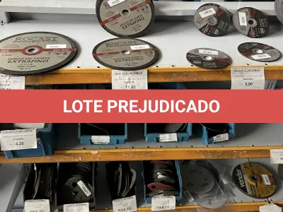 LOTE 025 - Lote com base para lampada, tomadas, T, tomada box, roscas, canaletas, interruptores, discos de corte, discos lixa, 
