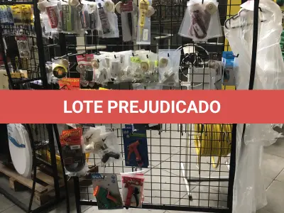 LOTE 008 - Lote com chave teste, massa de calafetar, T, luvas, fita isolante, organizador, lampadas, capas de chuva descartaveis