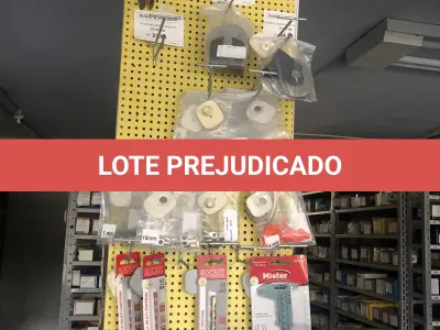 LOTE 047 - Lote com brocas, paquimetro, roldana 