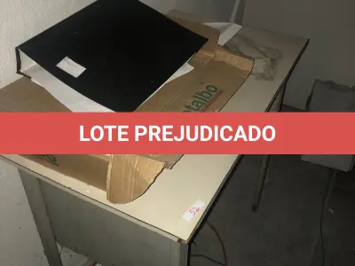 LOTE 052 - 2 mesas 