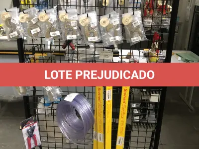 LOTE 009 - Lote com  trincha, paquímetro, bandeja para tinta, funil, rolo para pintura, assento sanitário, números, mangueira nível, alicate, serra, pregos