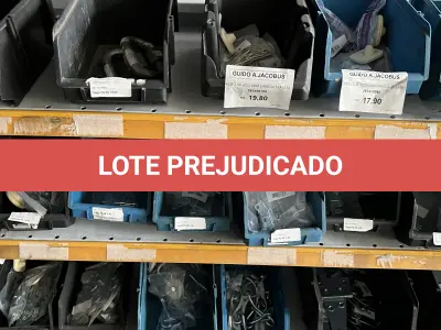 LOTE 024 - Lote com dobradiças, roldanas, mão francesa, puxadores 