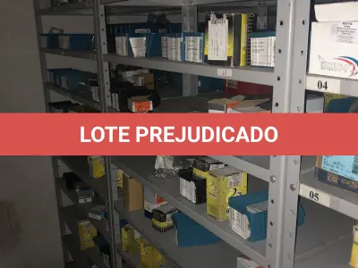 LOTE 063 - Lote com 7 prateleiras e diversos parafuos e arruelas e porcas 