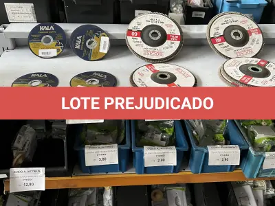 LOTE 025 - Lote com base para lampada, tomadas, T, tomada box, roscas, canaletas, interruptores, discos de corte, discos lixa, 