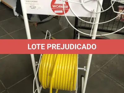 LOTE 010 - Rolo de mangueira amarela 