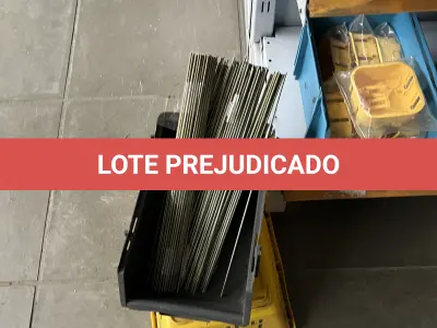 LOTE 025 - Lote com base para lampada, tomadas, T, tomada box, roscas, canaletas, interruptores, discos de corte, discos lixa, 