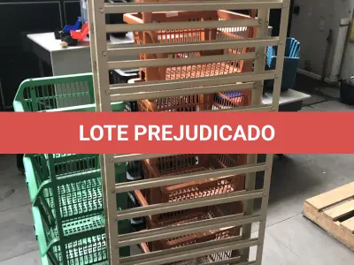 LOTE 012 - lote com estante de plástico verde e laranja e pretas, prateleira para caixas, caixas plásticas para a prateleira, caixas de ferramentas,