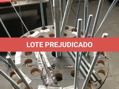 LOTE 013 - lote com  parafusos longos com rosca sem fim diversos tamanhos