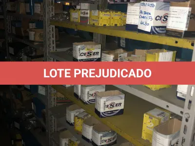 LOTE 071 - Lote com 11 prateleiras e parafusos de diversos modelos 