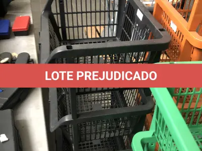 LOTE 012 - lote com estante de plástico verde e laranja e pretas, prateleira para caixas, caixas plásticas para a prateleira, caixas de ferramentas,