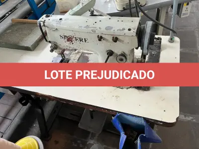 LOTE 037 - maquina de costura plana em mau estado