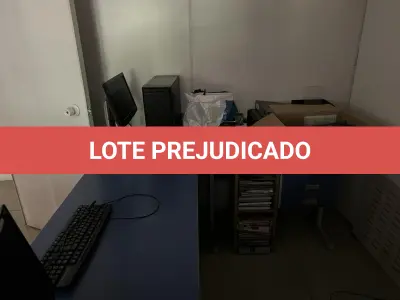 LOTE 011 - lote de cpus teclados e tela em mau estado