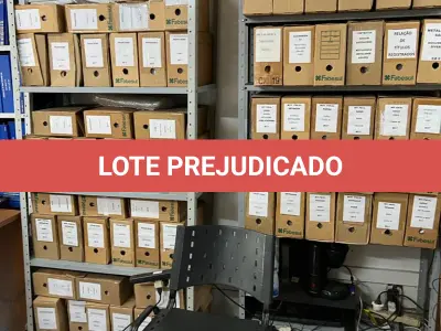 LOTE 066 - 2 prateleiras de aço