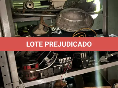 LOTE 054 - prateleira com sobra de peças queimadas