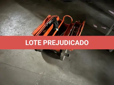 LOTE 043 - caixa de ferramentas com poucas cor laranja