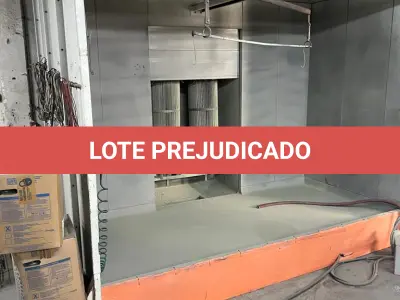 LOTE 102 - cabine de pintura branca com laranja