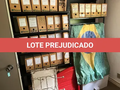 LOTE 008 - prateleira de aço e 2 arquivos 4 gavetas