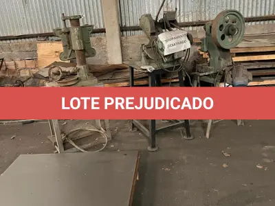 LOTE 087 - lote de 3 sucatas de maquinas 2 prensas e uma corte videa