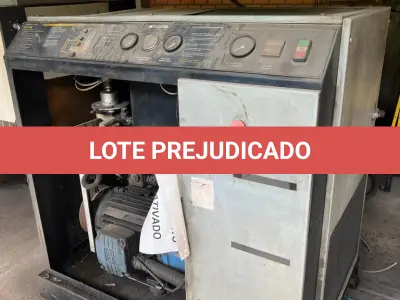 LOTE 093 - compressor de ar sem a tampa frontal - mau estado