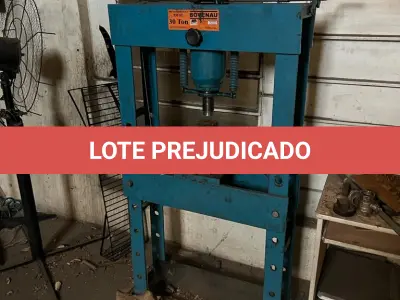 LOTE 047 - prensa 30 ton com mesinha branca
