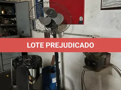 LOTE 046 - 4 ventiladores de pedestal 