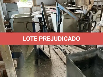 LOTE 098 - lote com 2 macacos girafa e 2 paletrans