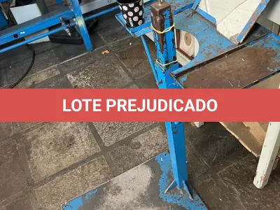 LOTE 087 - 3 torninhos 