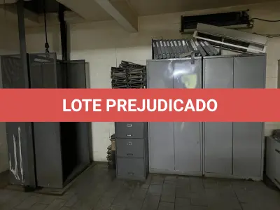 LOTE 026 - 2 armarios de aço grandes com 2 portas e 1 arquivo de aço 4 gavetas