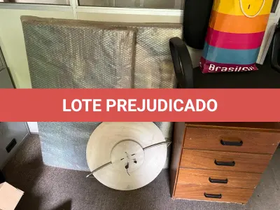 LOTE 009 - movelzinho gaveteiro baixo e quadros de parede