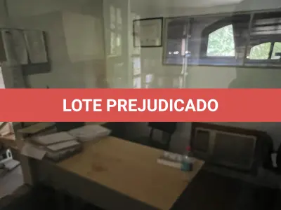LOTE 007 - mesa de escritorio em L e cadeira preta