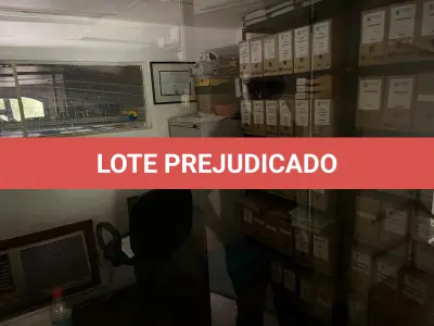 LOTE 006 - prateleira de aço e arquivo de aço 4 gavetas