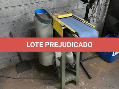 LOTE 114 - uma lixadeira horizontal pequena