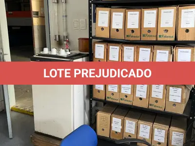 LOTE 061 - frigobar branco