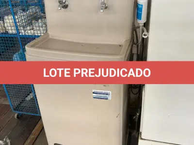 LOTE 027 - bebedor de fibra com 2 torneiras