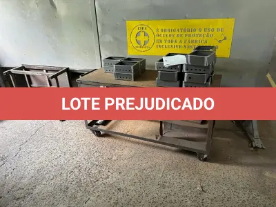 LOTE 112 - carrinho de ferro com rodinhas