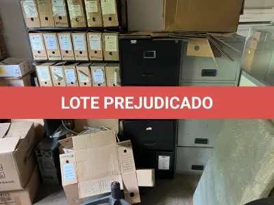 LOTE 008 - prateleira de aço e 2 arquivos 4 gavetas