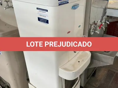 LOTE 026 - bebedor de fibra com 2 torneiras