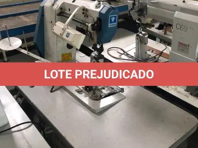 LOTE 040 - uma maquina de costura de coluna Ivomaq