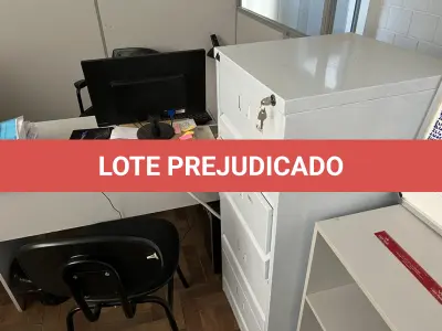 LOTE 132 - lote de 16 mesas de escritorio