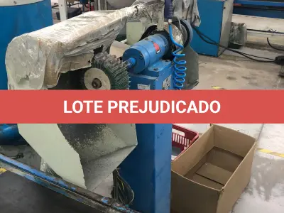 LOTE 015 - 2 lixadeiras duplas e 2 coletores de pó