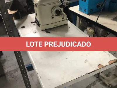 LOTE 120 - maquina de costura overlock