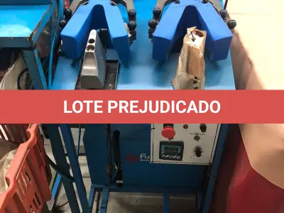 LOTE 052 - uma prensa para contraforte dupla