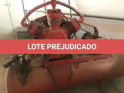 LOTE 149 - Compressor de ar vermelho 